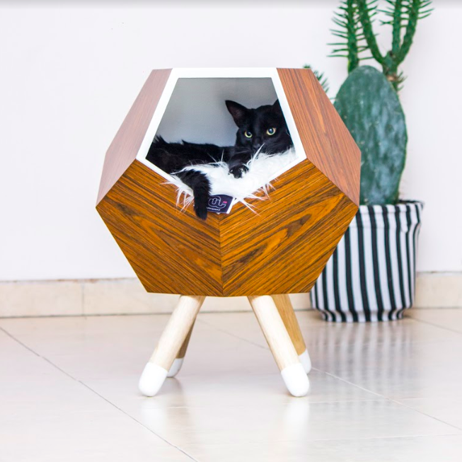 cama-modo-casaedro-con-patas-color-a-eleccion